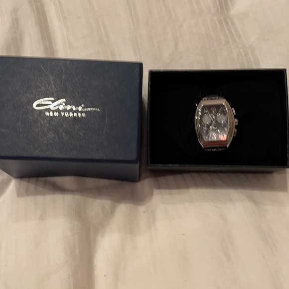 Ladies Watch - Picture 2 of 5